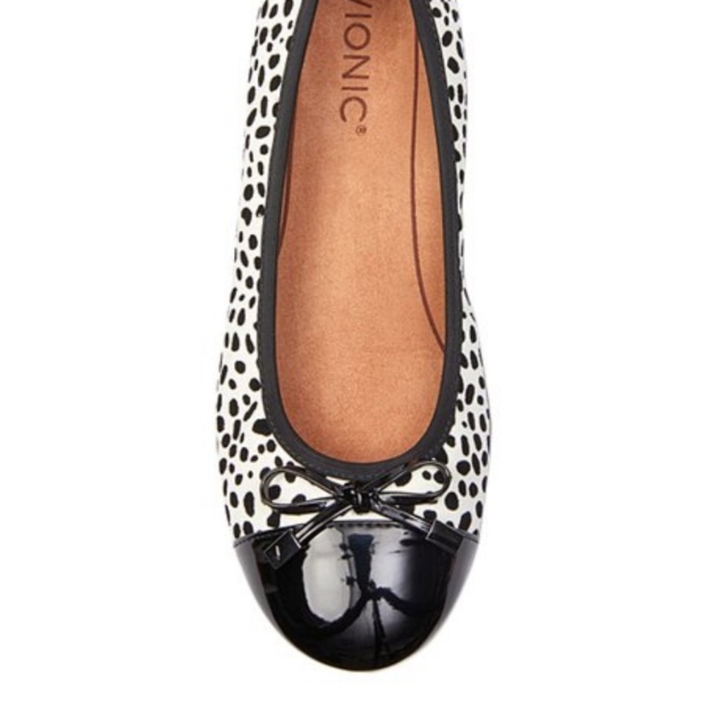 Vionic Black and White Minna Spot Flats Size 9,5